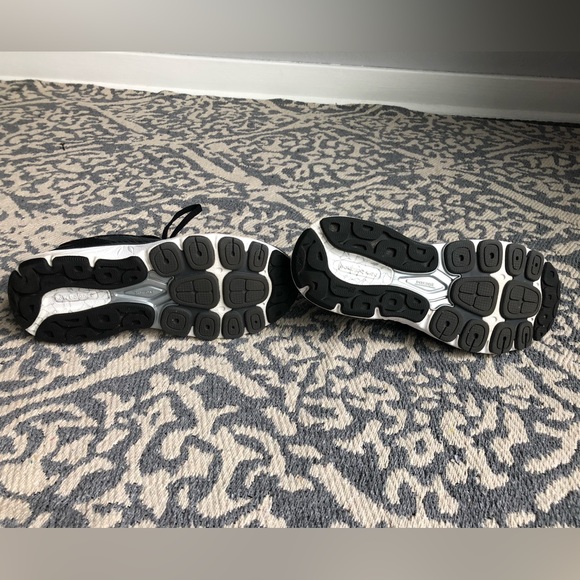 New Balance Women's 940 V4 Running Shoe - Picture 10 of 10